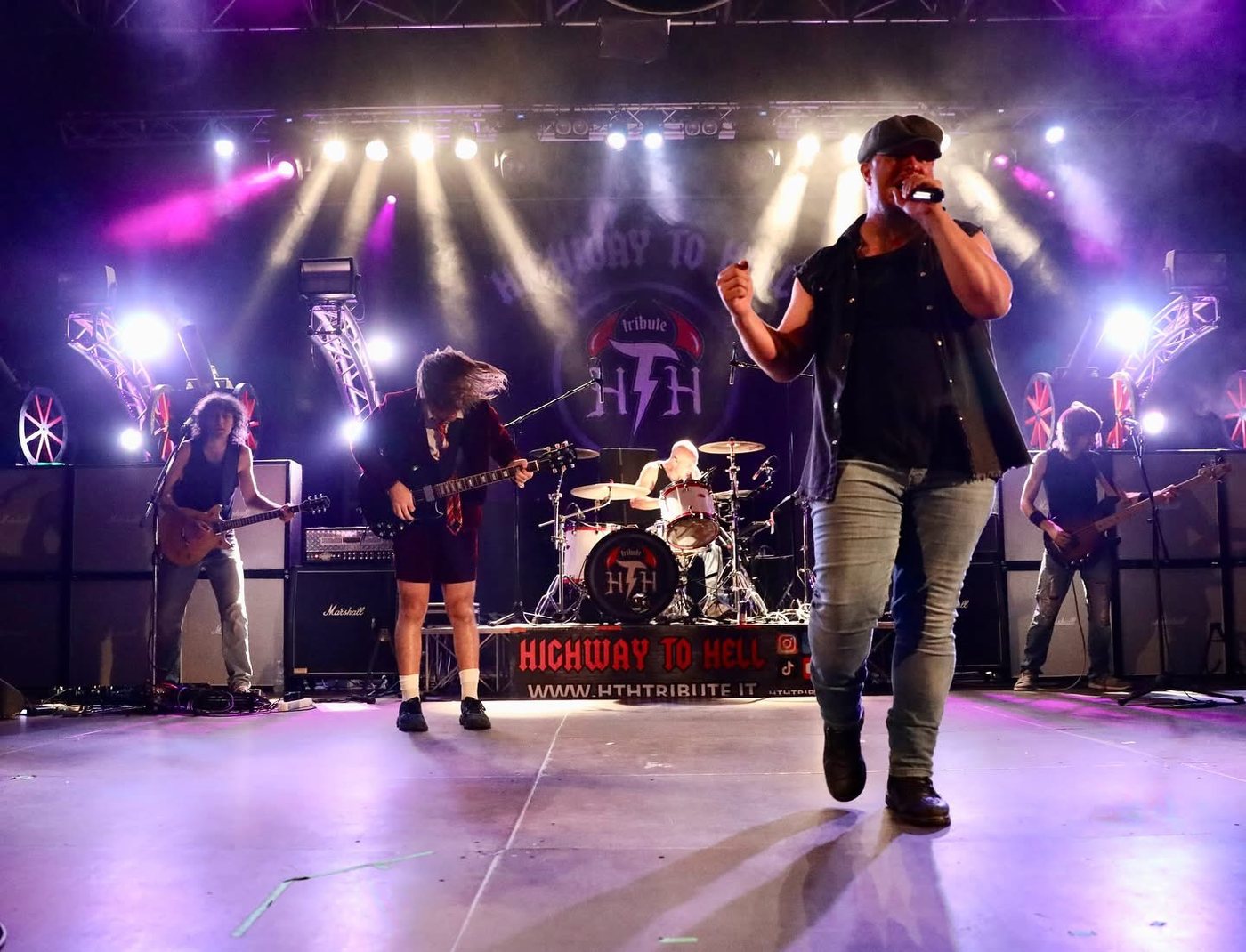 Highway To Hell live