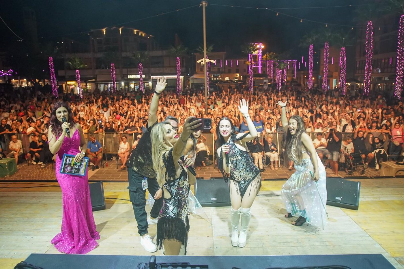 Hit Mania Girls live